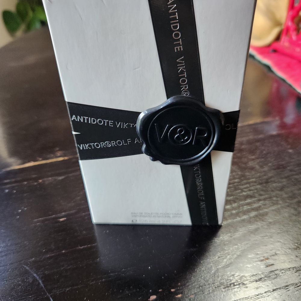 Viktor & Rolf Antidote Box - Black and White